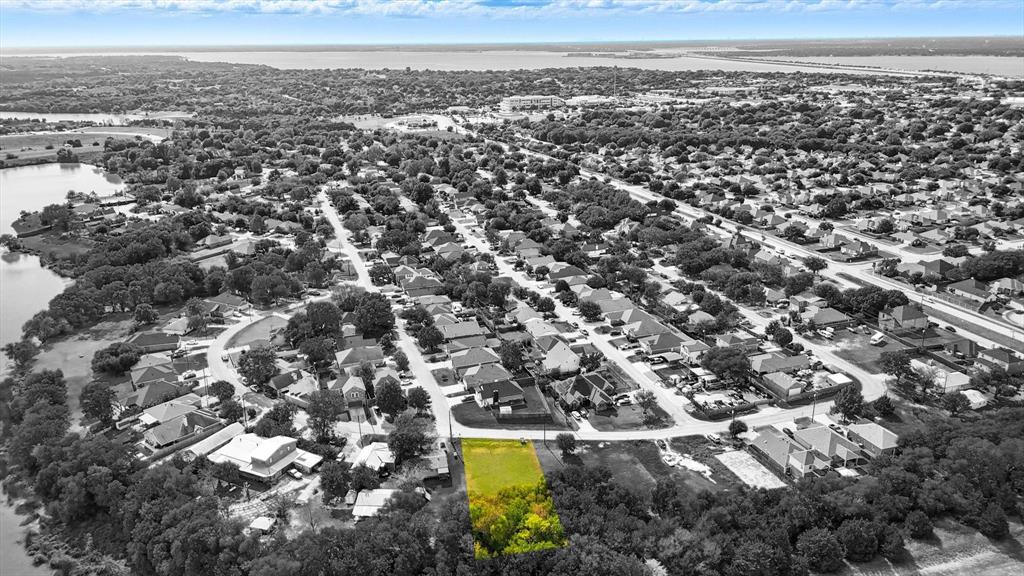 869 Lakeside Drive Property Photo 3