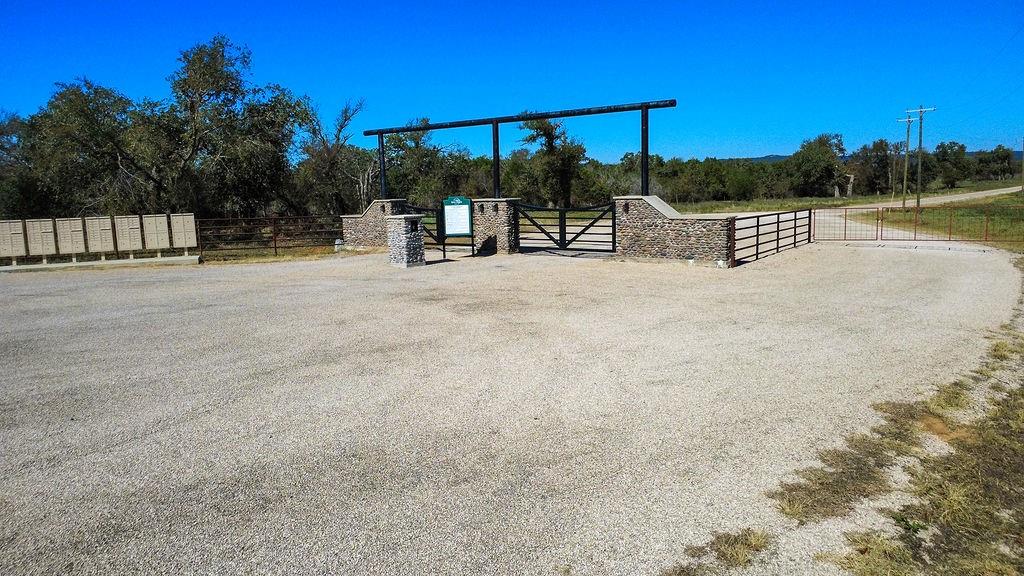 170 Wooded Crest Property Photo 3