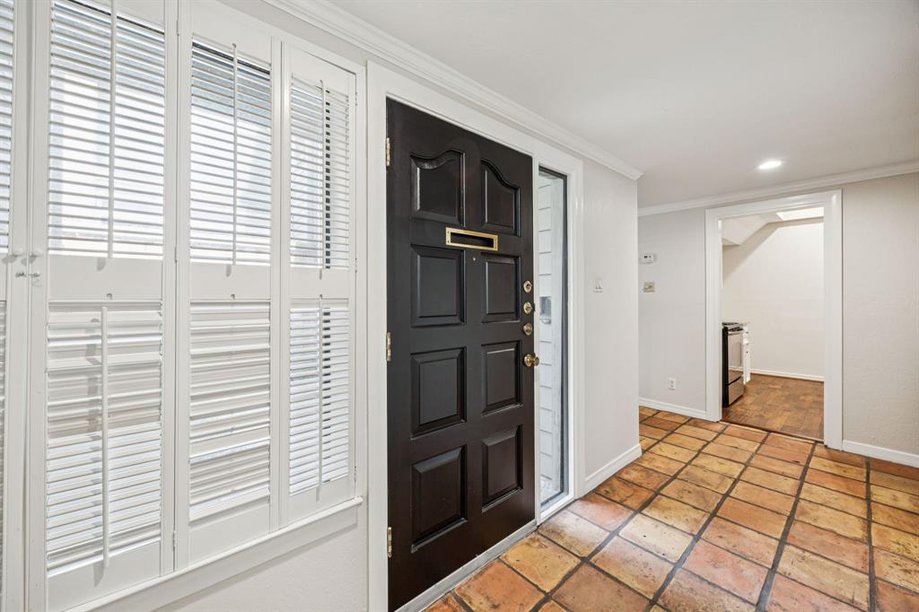 6742 E Northwest Highway Property Photo 3