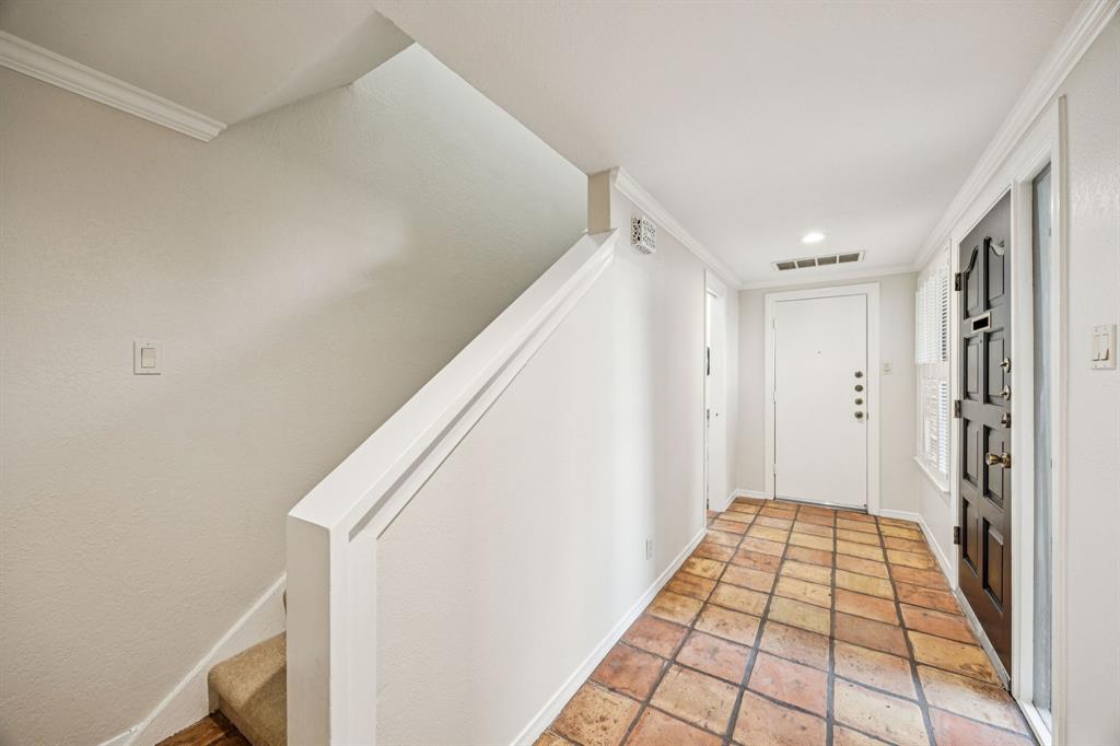 6742 E Northwest Highway Property Photo 4