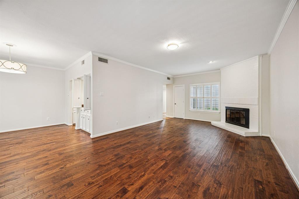 6742 E Northwest Highway Property Photo 7