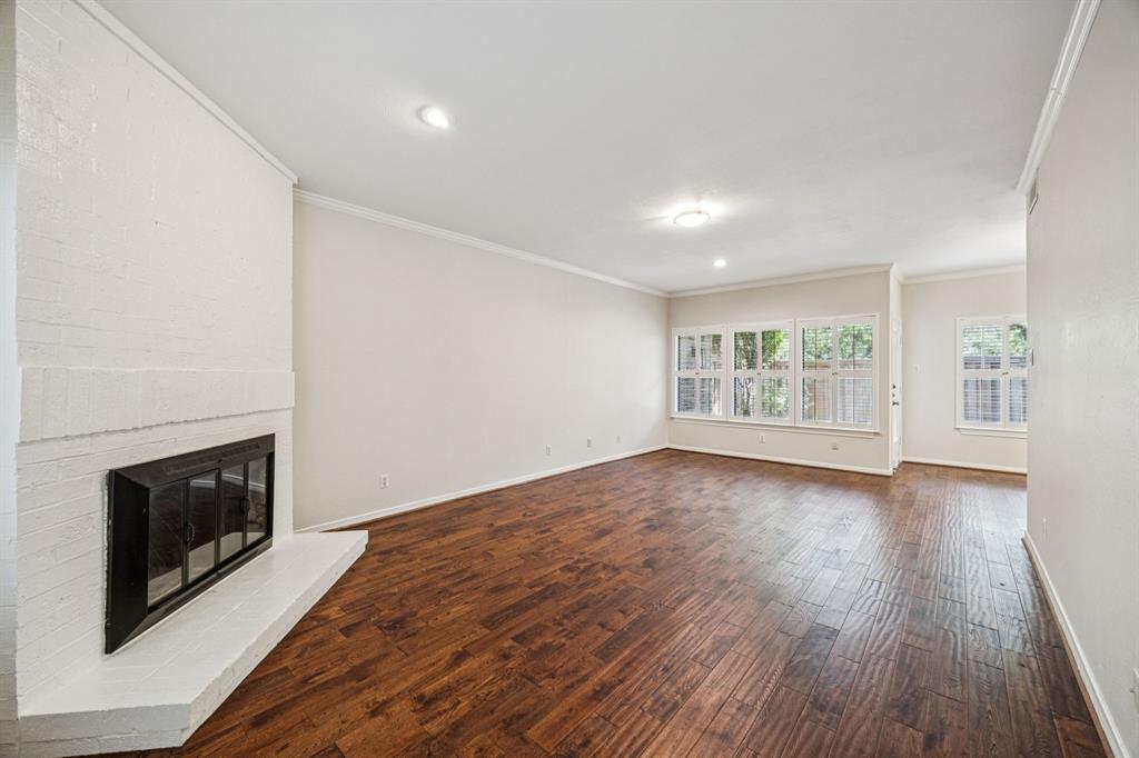 6742 E Northwest Highway Property Photo 8