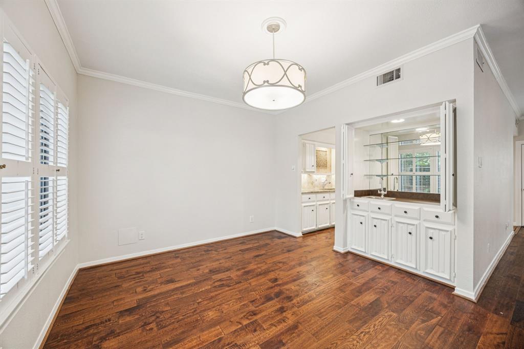 6742 E Northwest Highway Property Photo 10