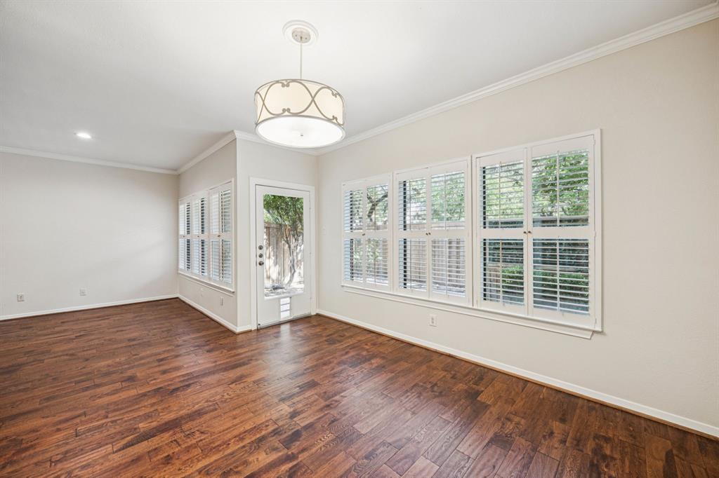 6742 E Northwest Highway Property Photo 11