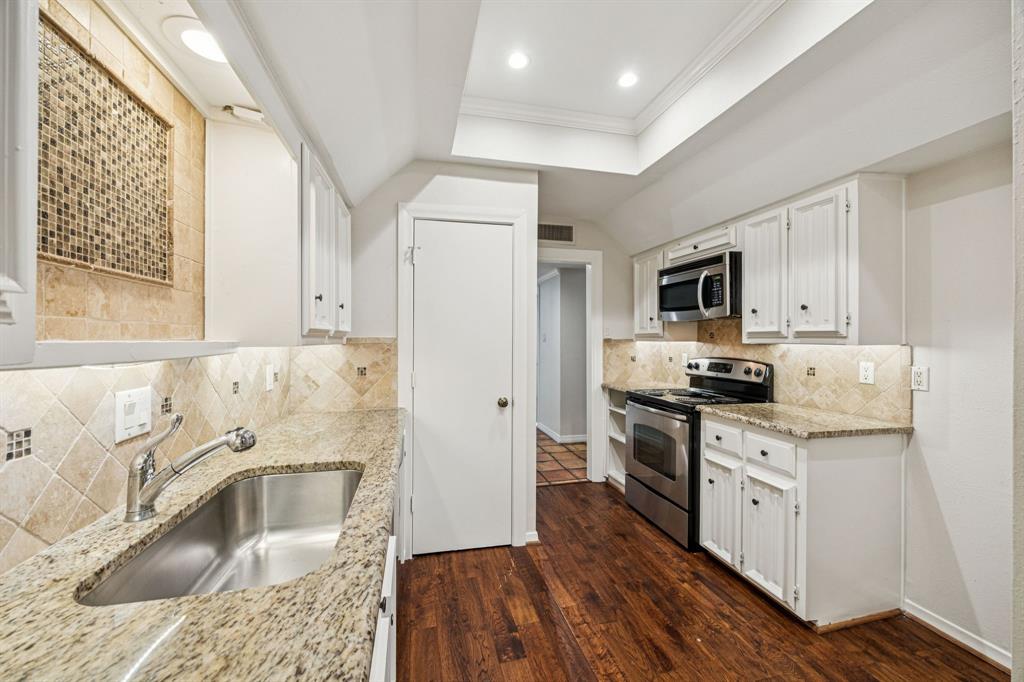 6742 E Northwest Highway Property Photo 12