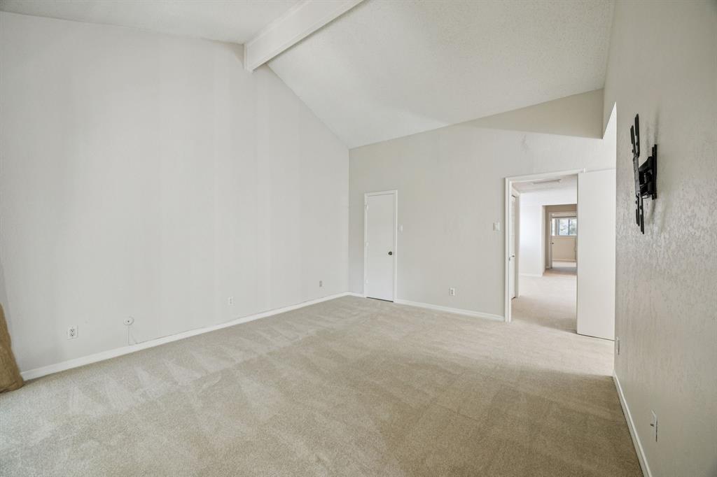 6742 E Northwest Highway Property Photo 19