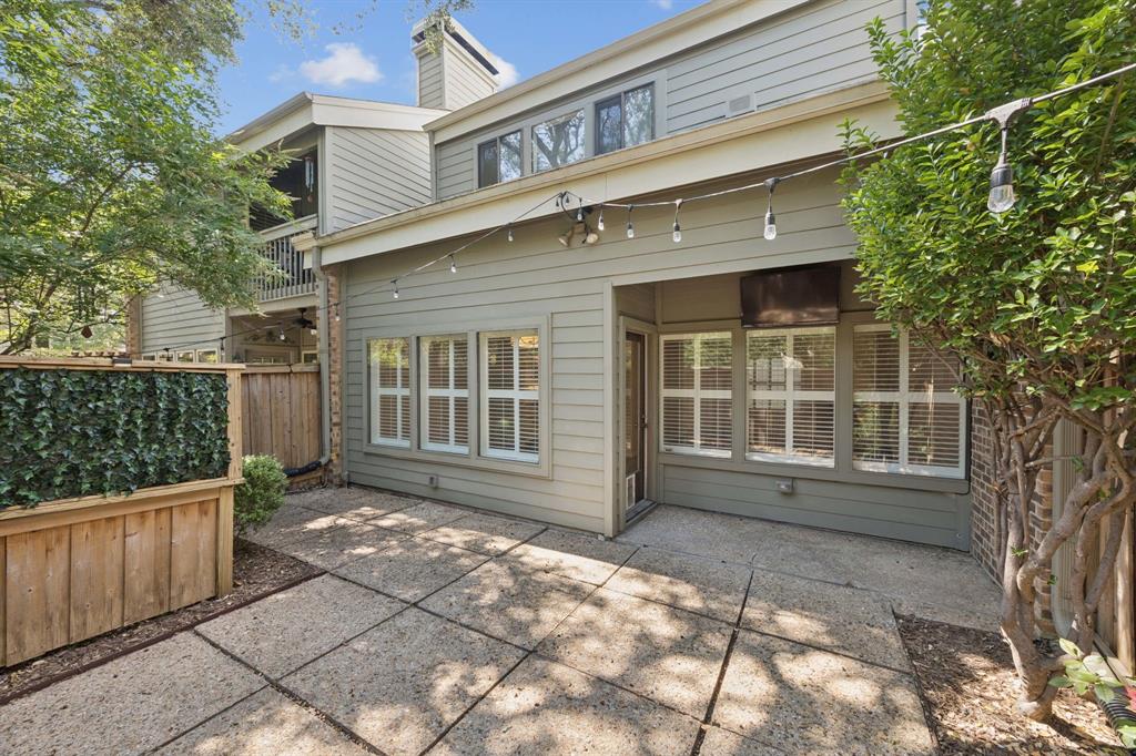 6742 E Northwest Highway Property Photo 32