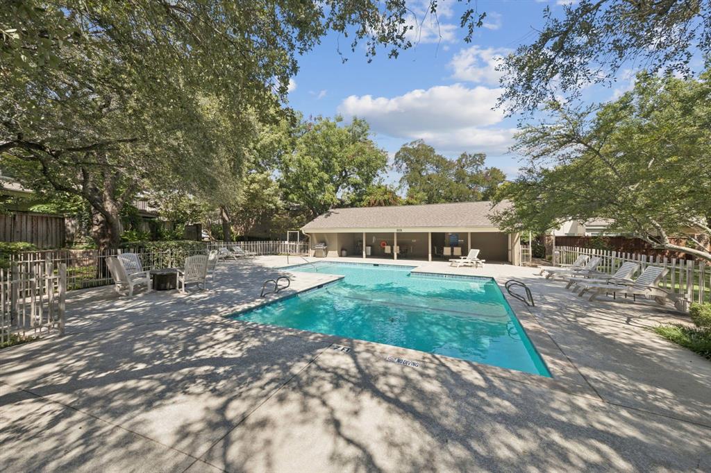 6742 E Northwest Highway Property Photo 33