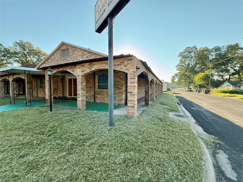 601 Ashburn Street Property Photo 4