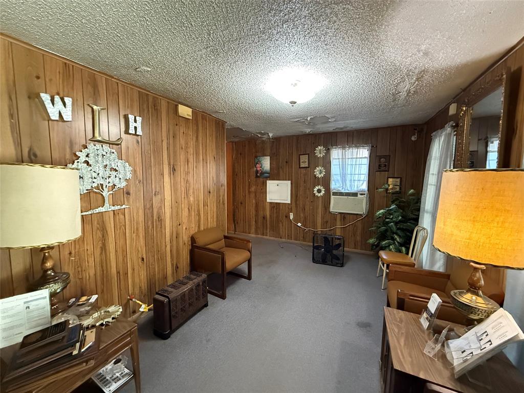 601 Ashburn Street Property Photo 6