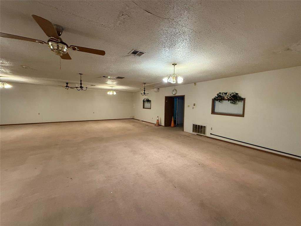 601 Ashburn Street Property Photo 9