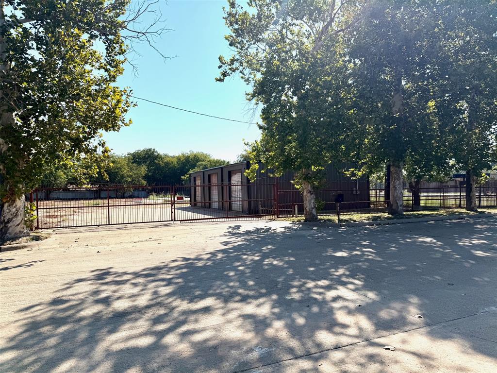 614 N Crockett Street Property Photo 1