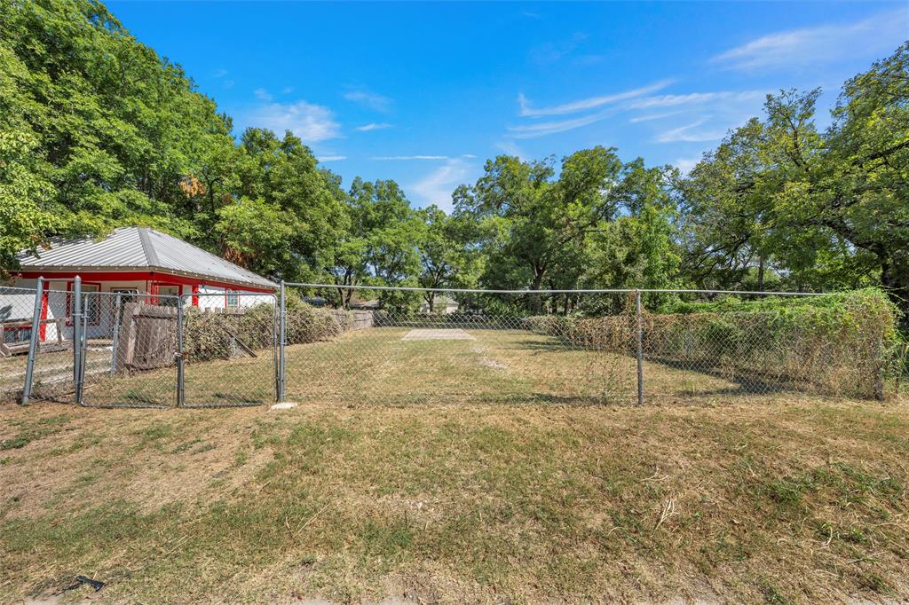 1003 E Clay Street Property Photo 4