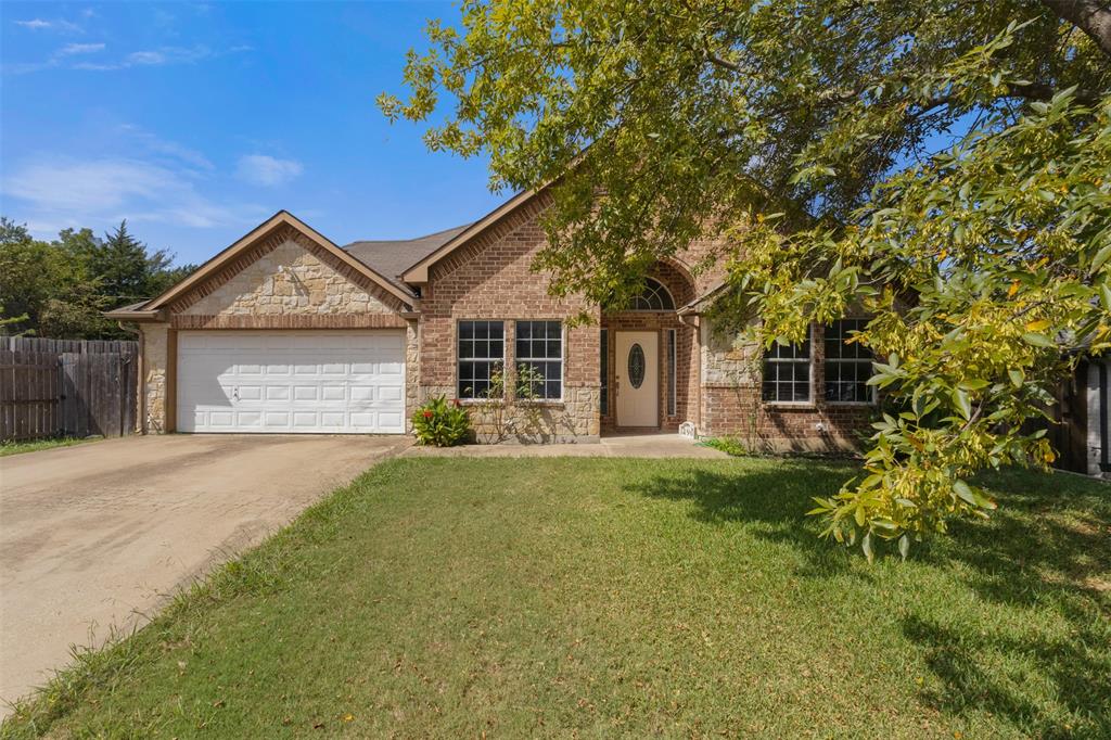 490 Lynne Drive Property Photo 1