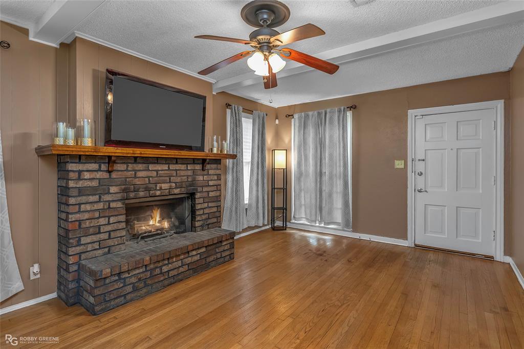 3858 Richmond Avenue Property Photo 4