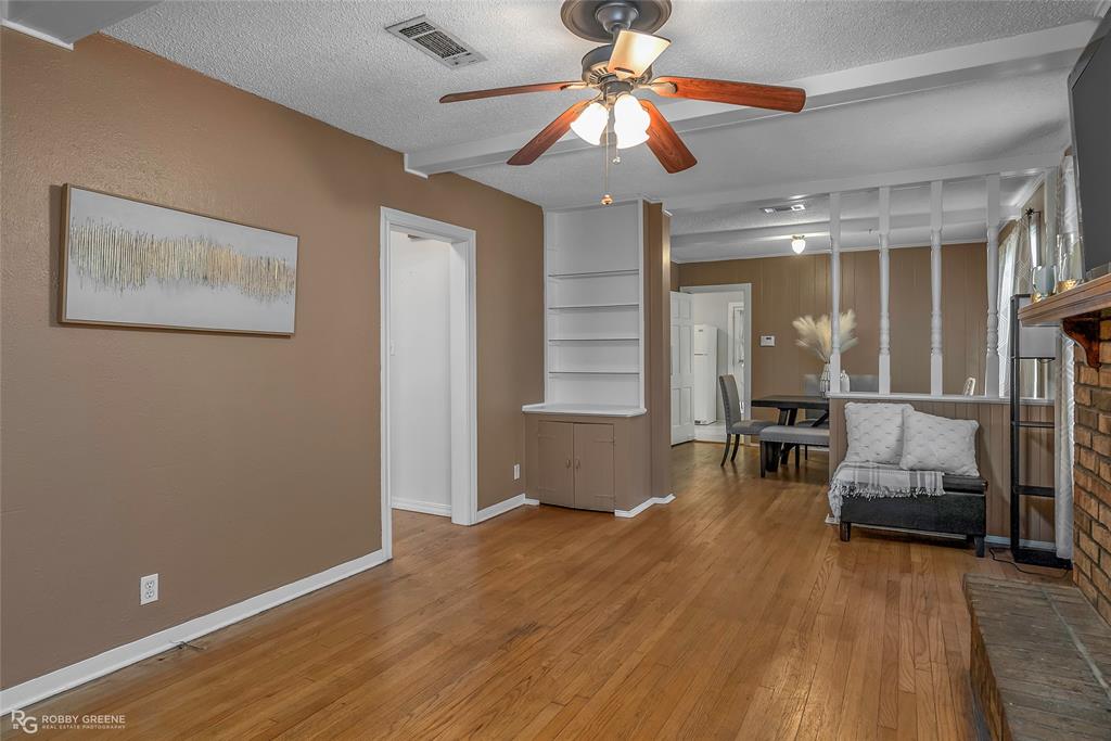 3858 Richmond Avenue Property Photo 6