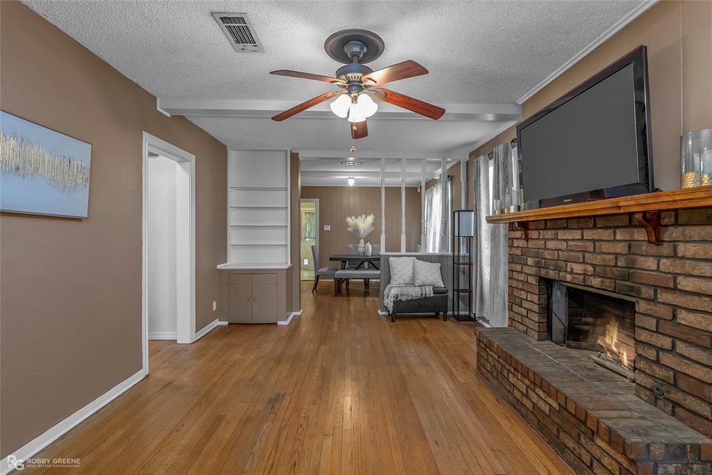 3858 Richmond Avenue Property Photo 8