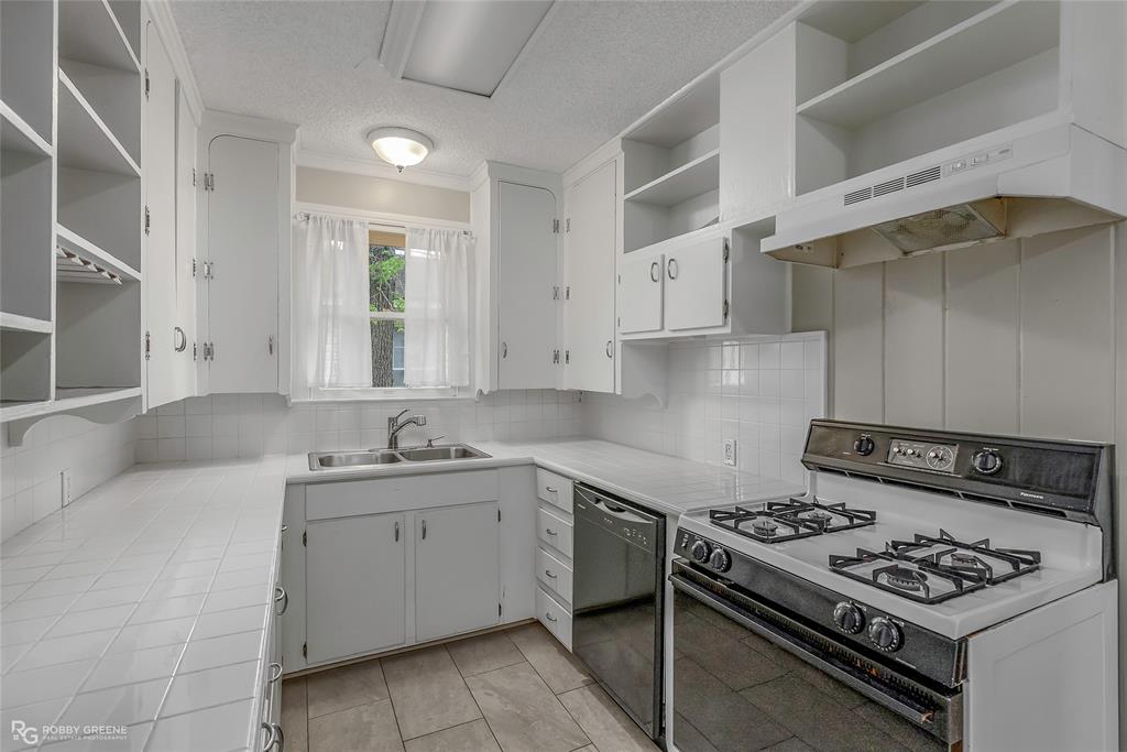 3858 Richmond Avenue Property Photo 12