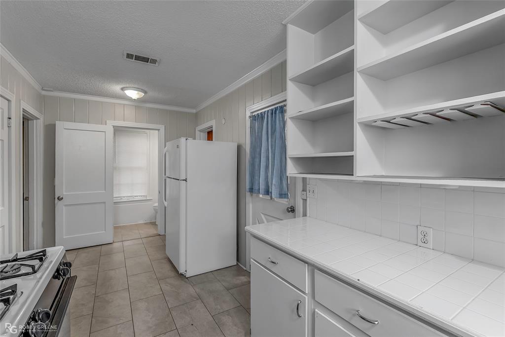 3858 Richmond Avenue Property Photo 14