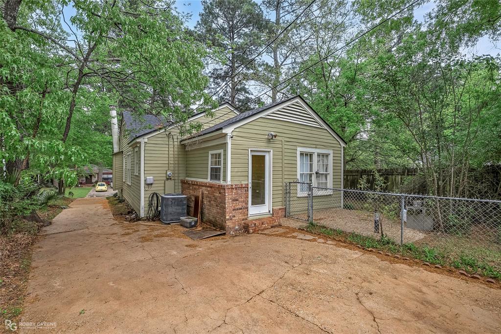 3858 Richmond Avenue Property Photo 23