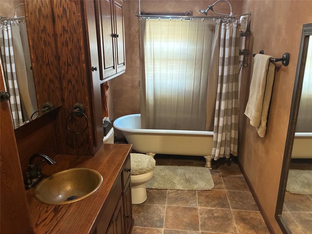 106 S Houston Street Property Photo 4
