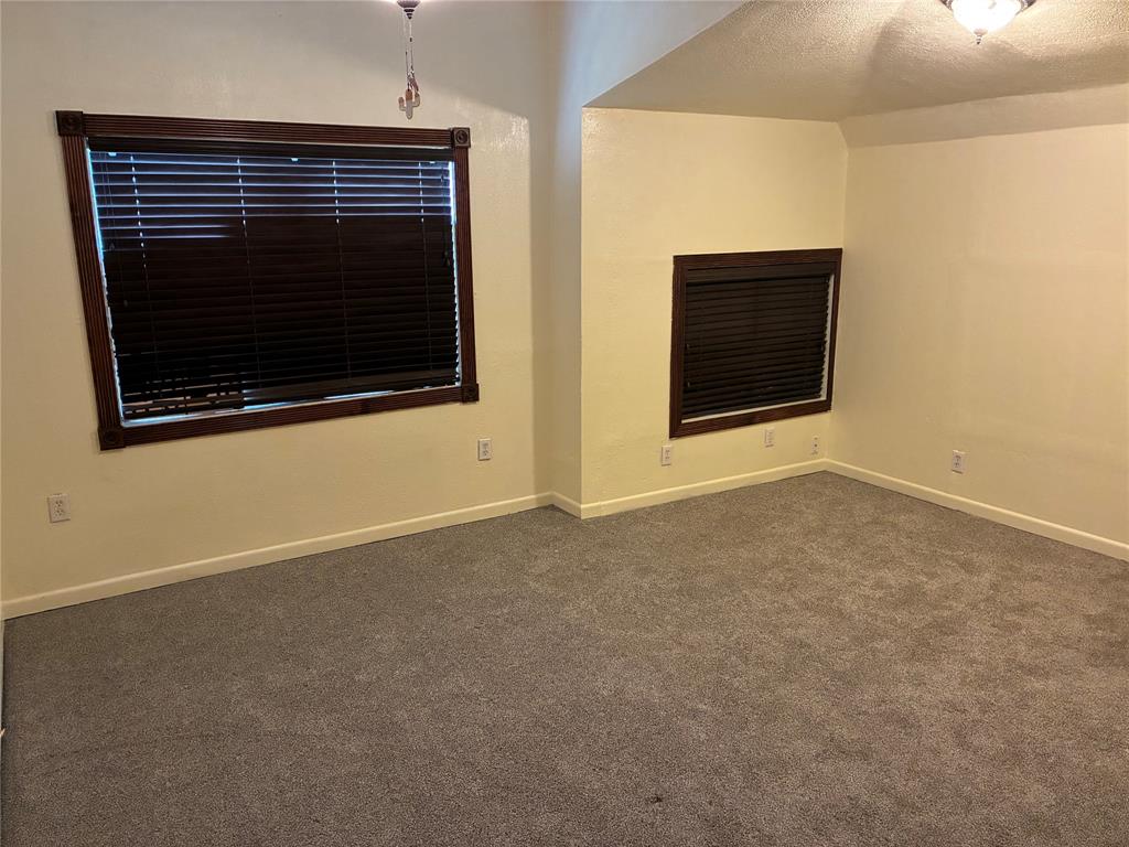 106 S Houston Street Property Photo 7