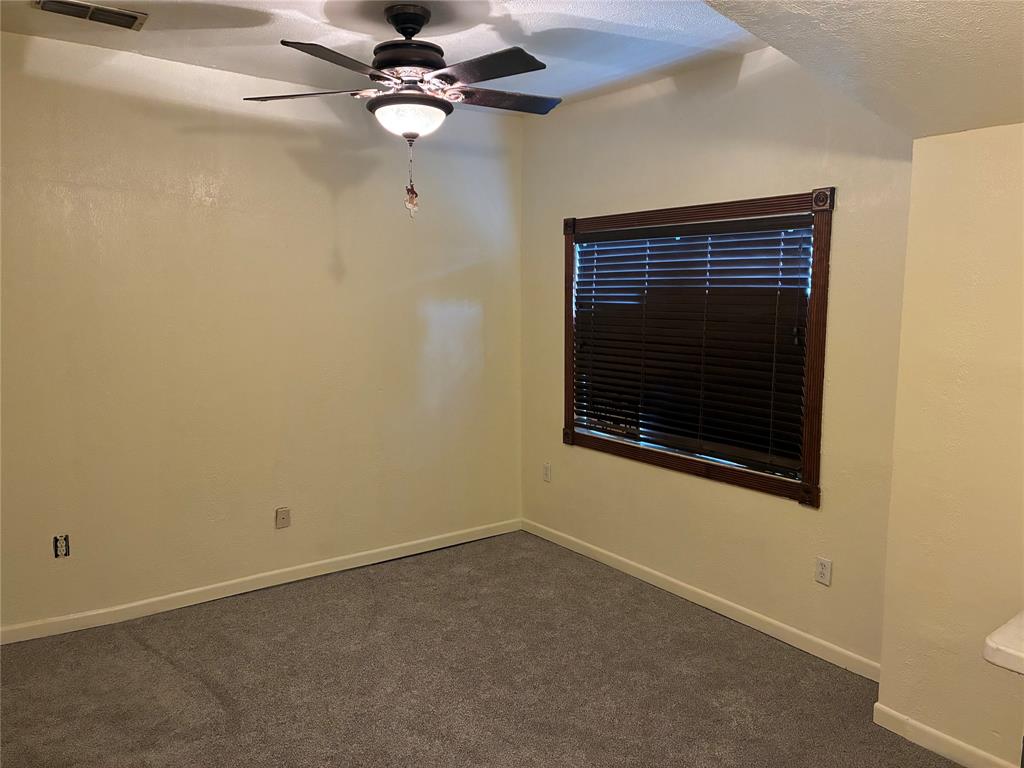 106 S Houston Street Property Photo 9