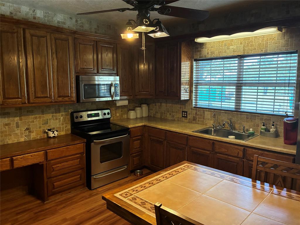 106 S Houston Street Property Photo 10