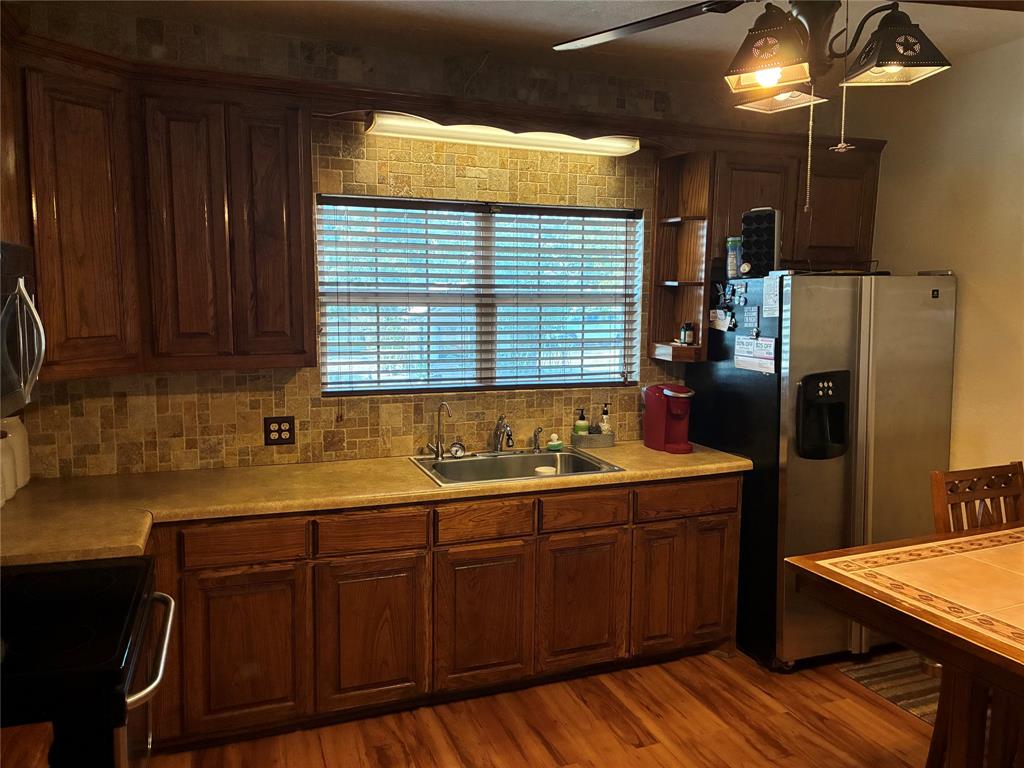 106 S Houston Street Property Photo 11