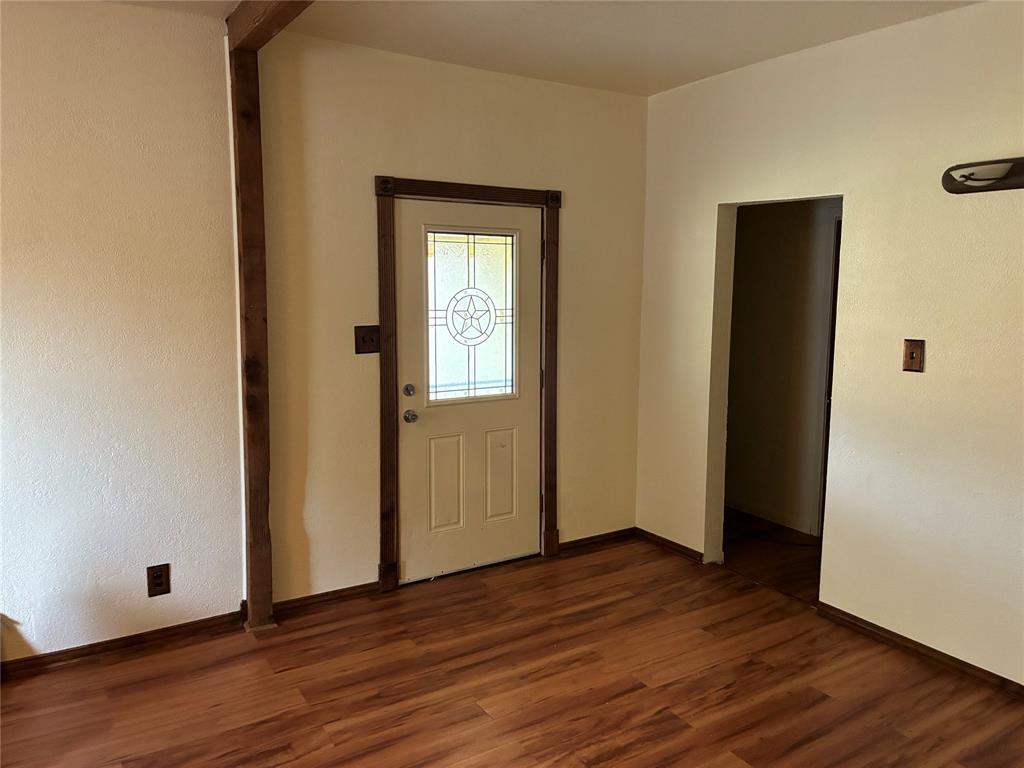 106 S Houston Street Property Photo 16