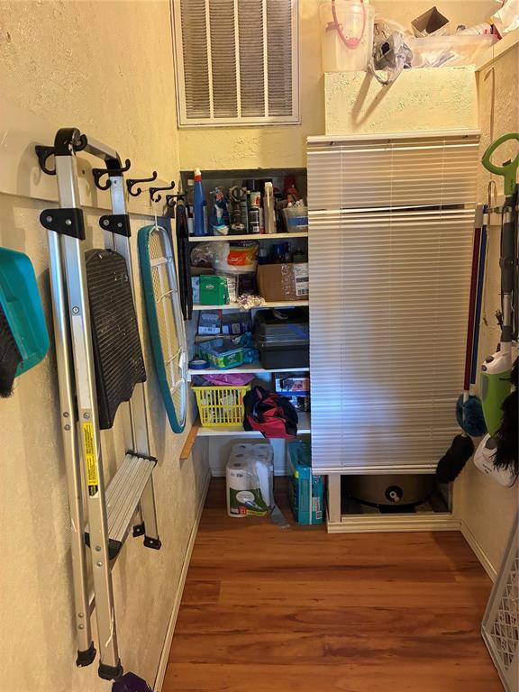 106 S Houston Street Property Photo 18