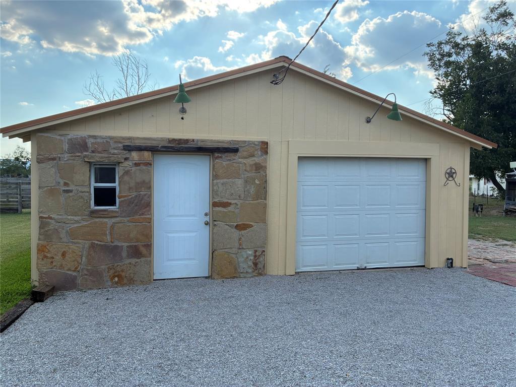 106 S Houston Street Property Photo 23