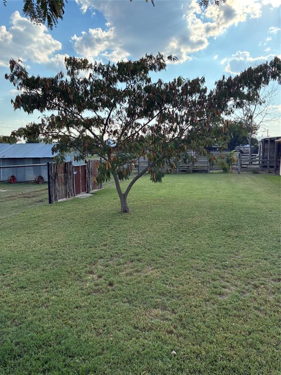 106 S Houston Street Property Photo 24