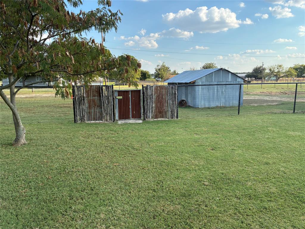 106 S Houston Street Property Photo 27