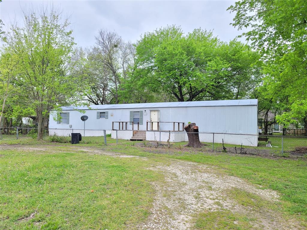 925 Redoak Drive Property Photo 1