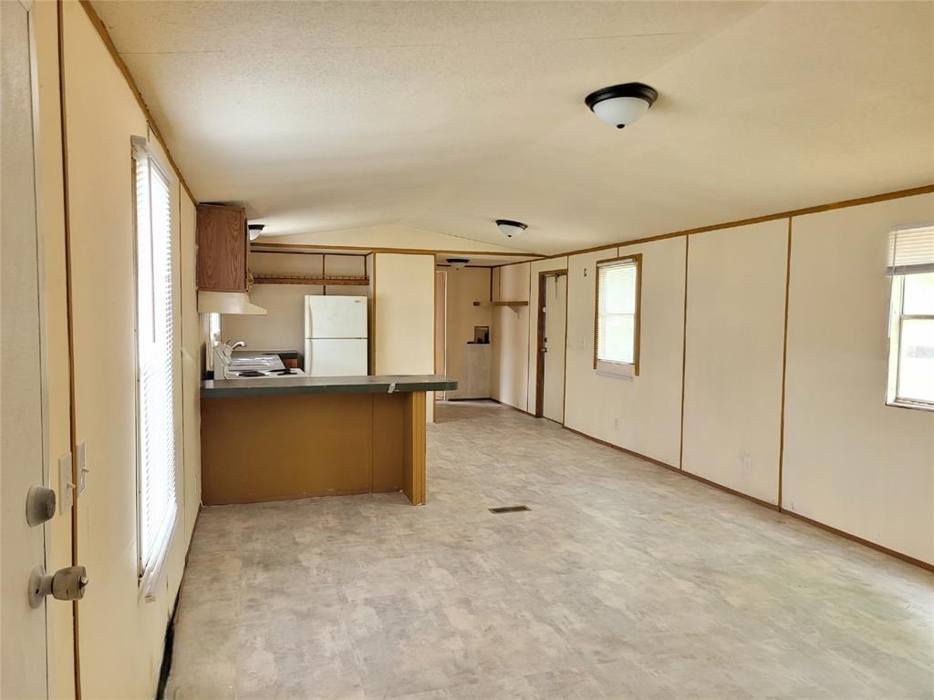 925 Redoak Drive Property Photo 4