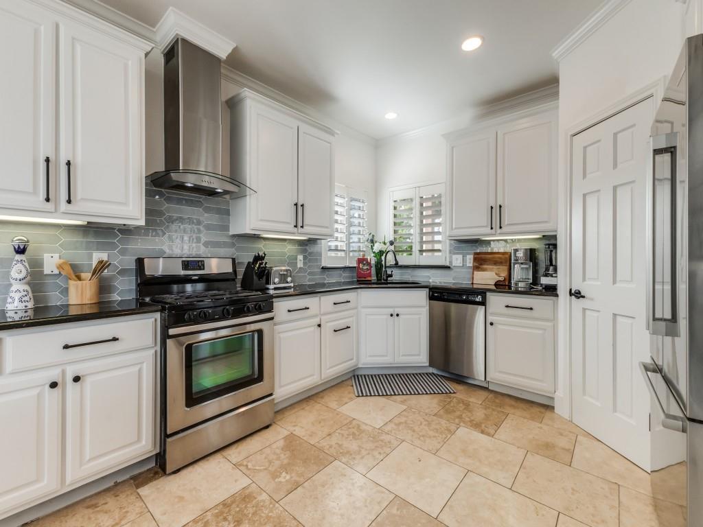 5848 Lago Vista Drive Property Photo 8