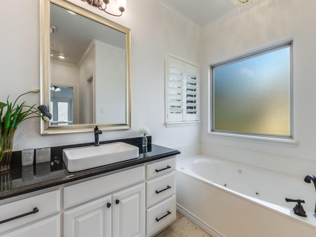5848 Lago Vista Drive Property Photo 13