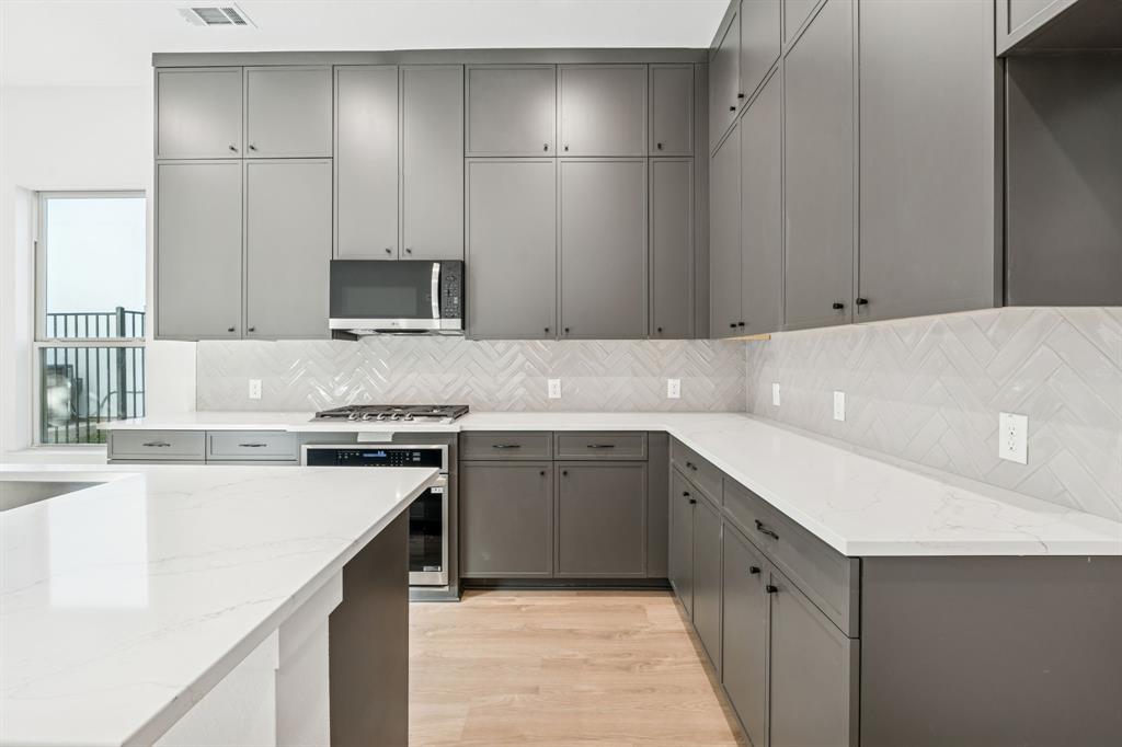 428 Waterscape Drive 1338 Property Photo 9