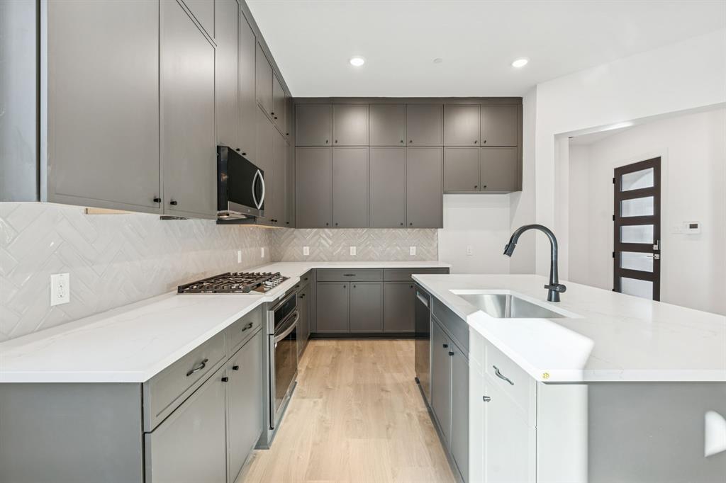 428 Waterscape Drive 1338 Property Photo 10