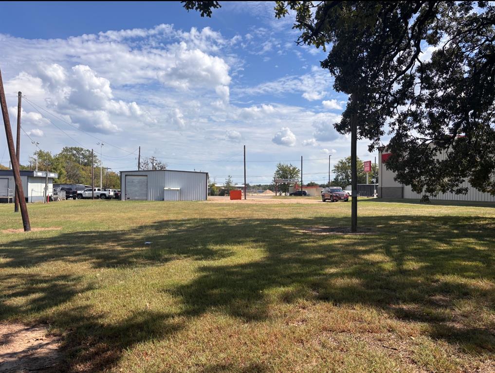 1865 N Main Property Photo 22