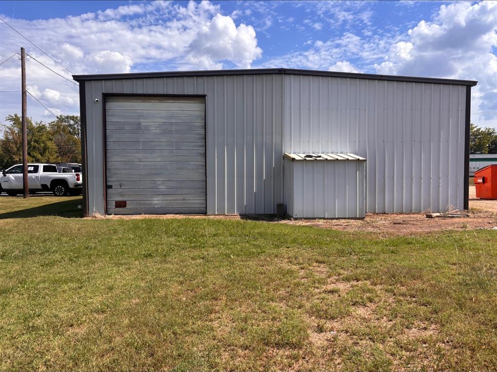 1865 N Main Property Photo 24