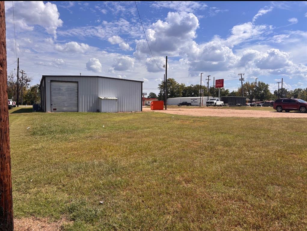 1865 N Main Property Photo 25