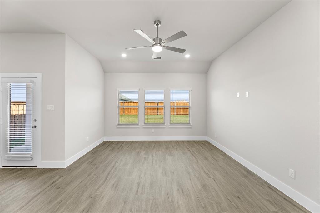 2372 Bell Way Property Photo 9