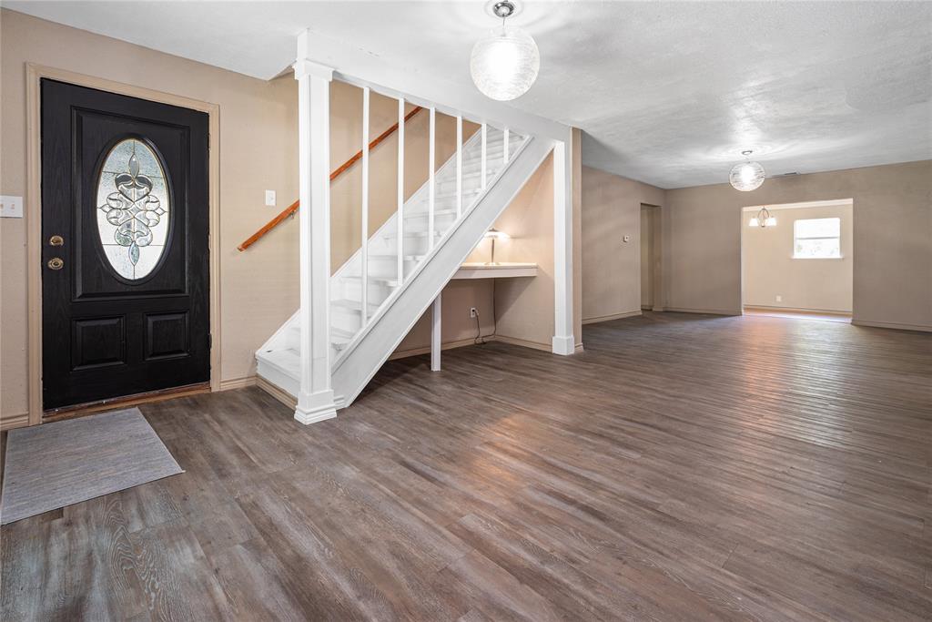 405 Walker Street Property Photo 2
