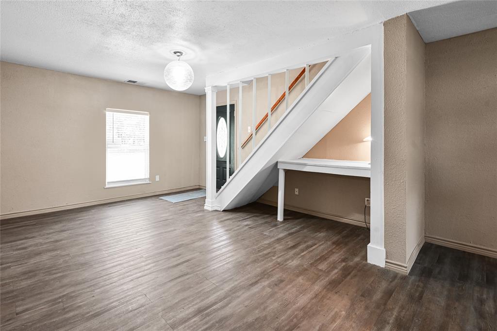 405 Walker Street Property Photo 3