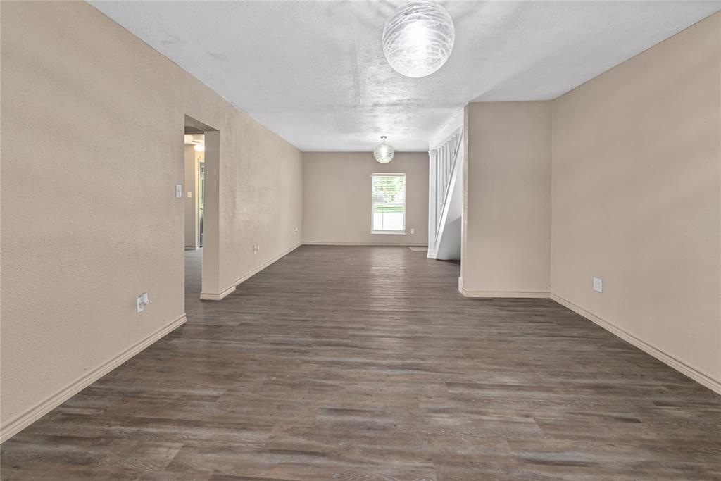 405 Walker Street Property Photo 4