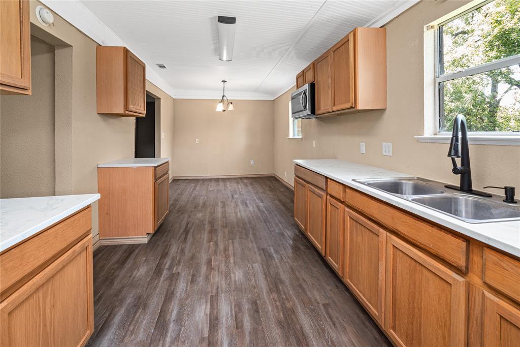 405 Walker Street Property Photo 6