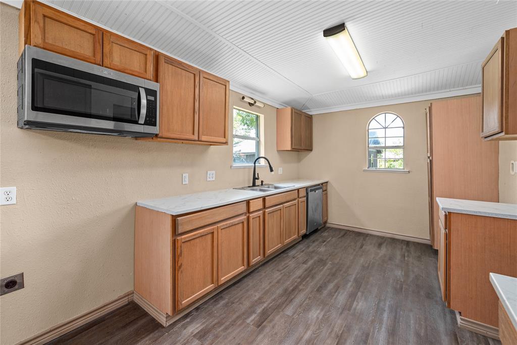 405 Walker Street Property Photo 7