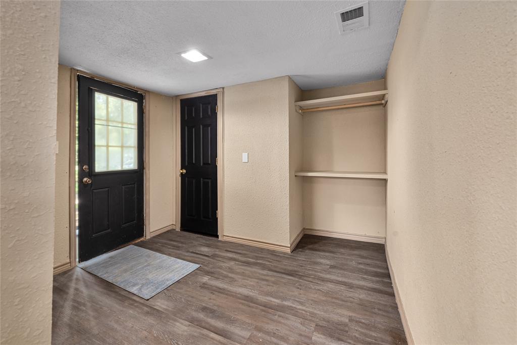 405 Walker Street Property Photo 8